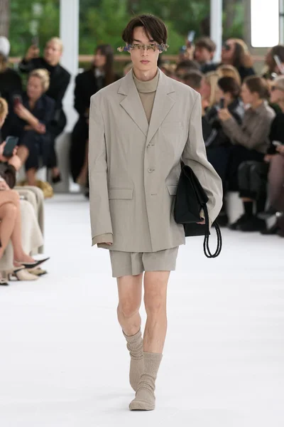 Look 13
